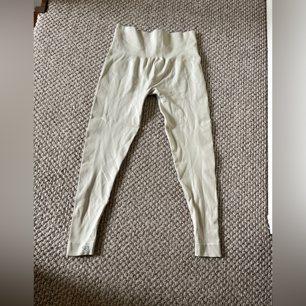 SET Active Oat colored yoga pants